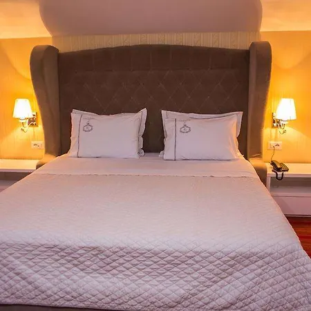 Santa Quaranta * Sarandë