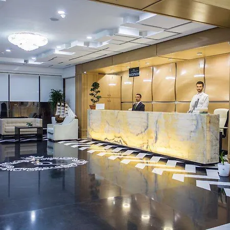 Santa Quaranta * Sarandë